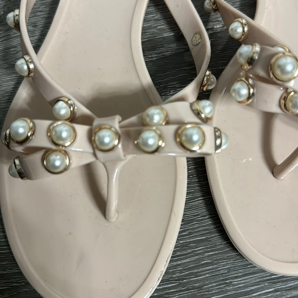 Victoria Adames Tan jelly bow thongs with pearls. Size 7. Never worn. - Picture 3 of 4